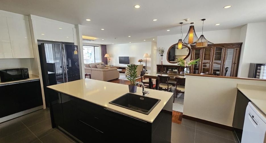 For rent 3 bedrooms condo in Watthana, Bangkok