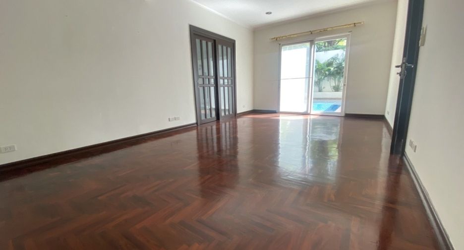 For rent 4 bedrooms house in Khlong Toei, Bangkok