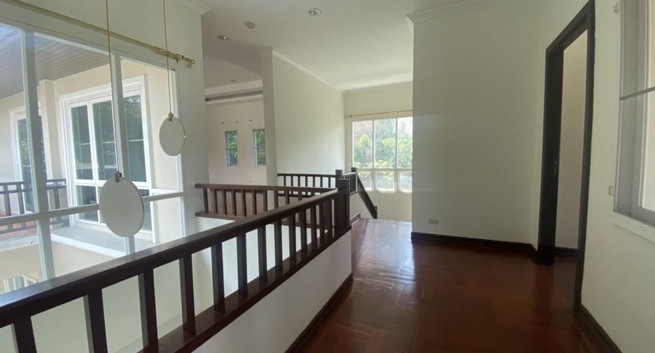 For rent 4 bedrooms house in Khlong Toei, Bangkok