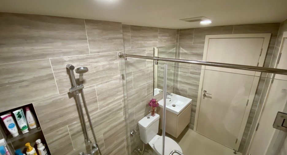 For sale 2 bedrooms condo in Huai Khwang, Bangkok