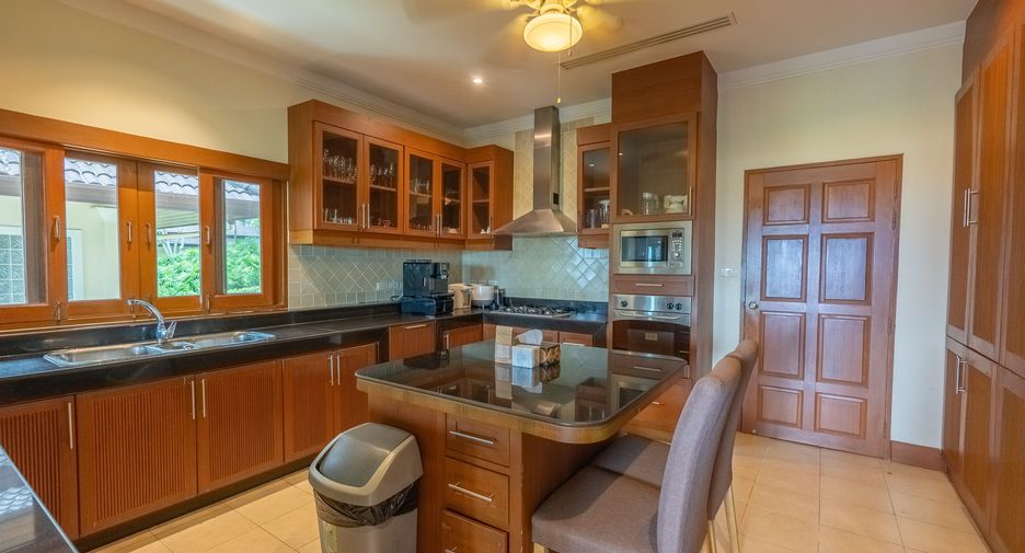 For rent 5 bedrooms villa in Thalang, Phuket