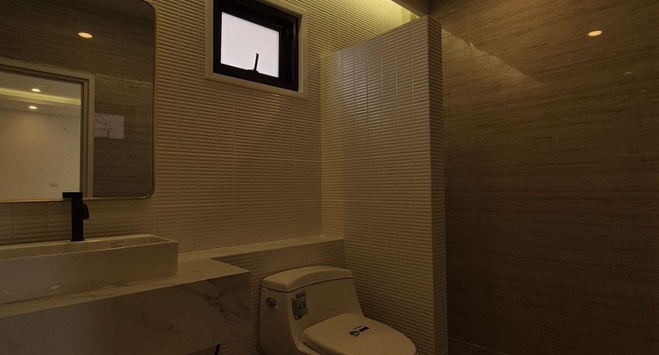 Haus zum Kauf mit 4 Zimmer in Mueang Phuket, Phuket