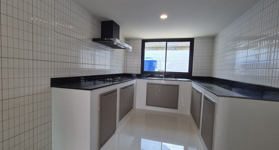 Haus zum Kauf mit 4 Zimmer in Mueang Phuket, Phuket