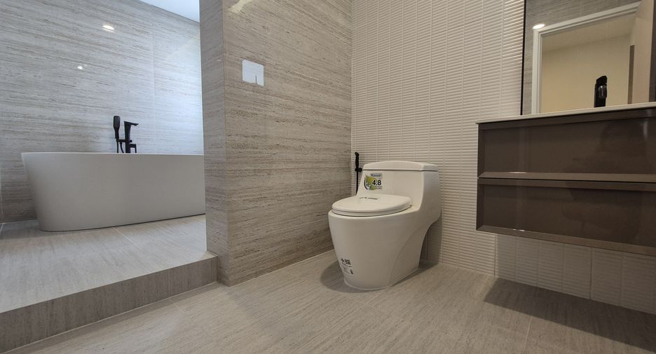 Haus zum Kauf mit 4 Zimmer in Mueang Phuket, Phuket