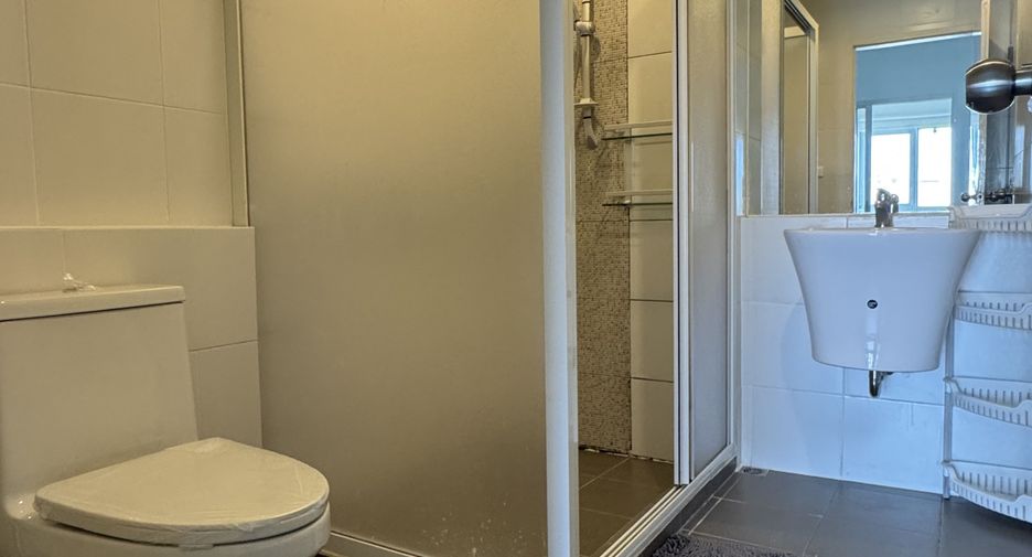 For sale 2 bedrooms condo in Chom Thong, Bangkok