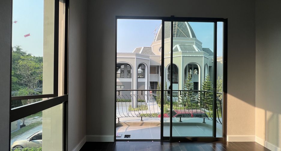 For sale そして for rent 5 ベッドルーム house in Khan Na Yao, Bangkok