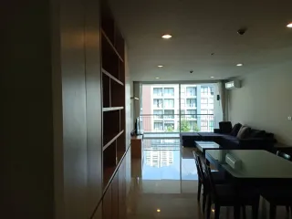 Condo en alquiler de 3 habitaciones en Khlong Toei, Bangkok