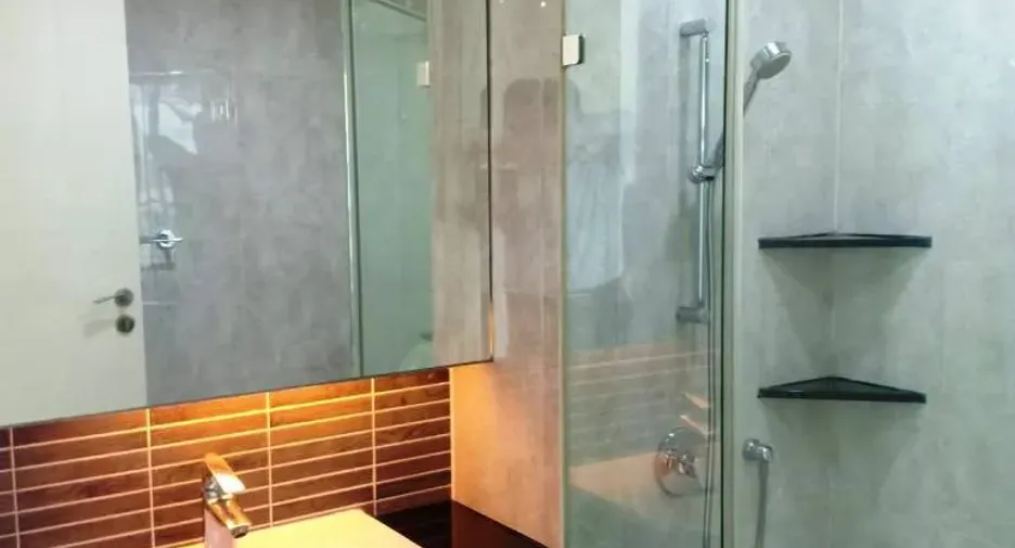 Condo en alquiler de 3 habitaciones en Khlong Toei, Bangkok