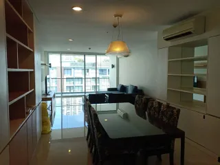 Condo en alquiler de 3 habitaciones en Khlong Toei, Bangkok