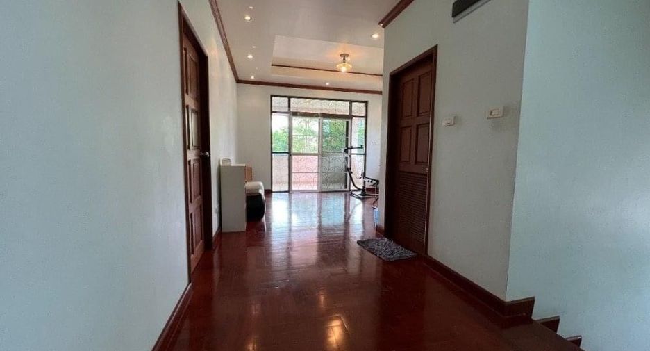 For sale and for rent 6 bedrooms house in Wang Thonglang, Bangkok