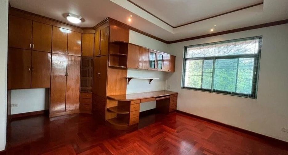 For sale and for rent 6 bedrooms house in Wang Thonglang, Bangkok