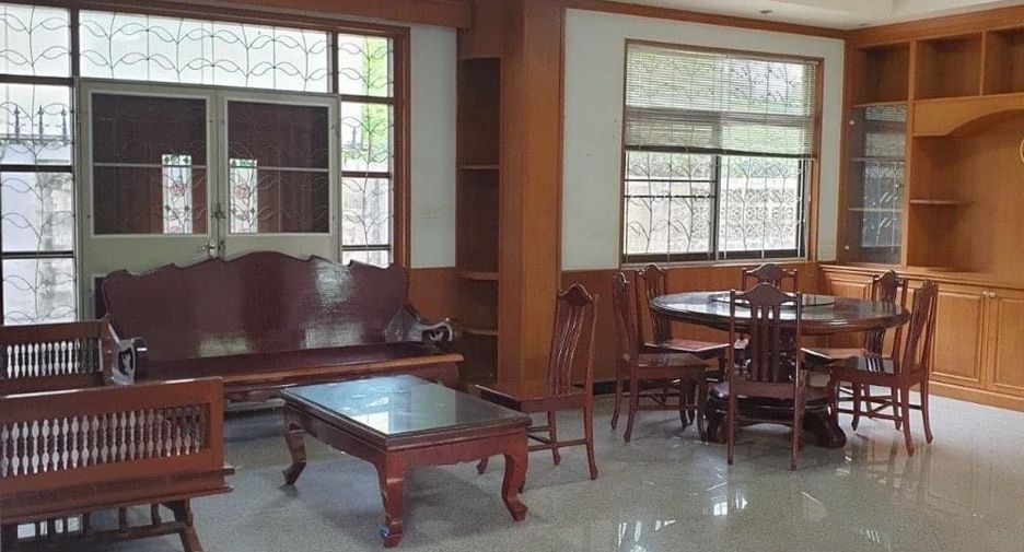For sale and for rent 6 bedrooms house in Wang Thonglang, Bangkok