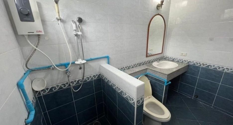 For sale and for rent 6 bedrooms house in Wang Thonglang, Bangkok
