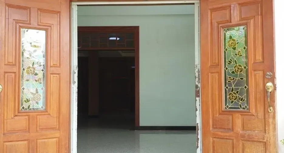 For sale and for rent 6 bedrooms house in Wang Thonglang, Bangkok