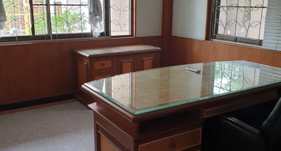 For sale and for rent 6 bedrooms house in Wang Thonglang, Bangkok