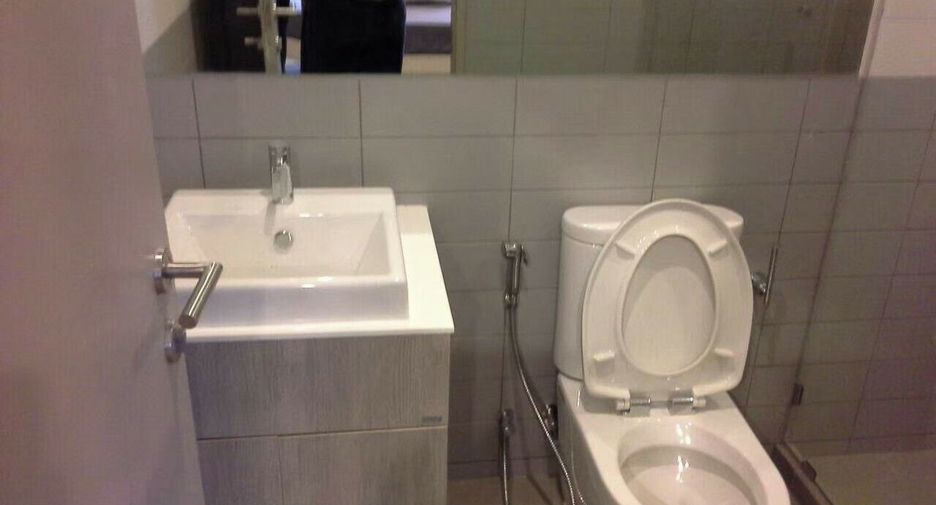 Продажа 2 спальни кондо в Пхра Кханонг, Бангкок
