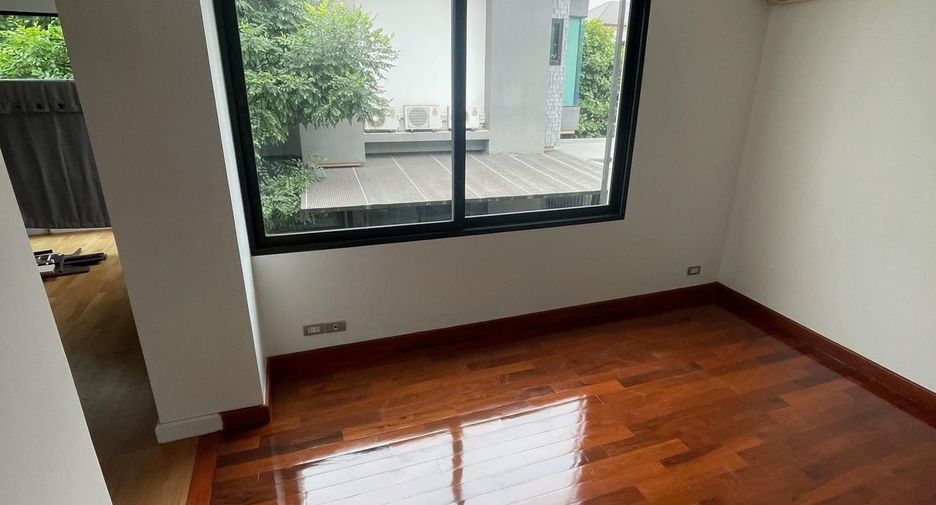 For sale 4 bedrooms house in Lat Phrao, Bangkok