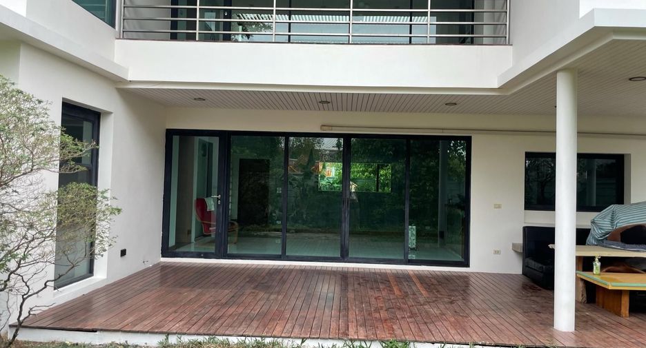 Casa en venta de 4 habitaciones en Lat Phrao, Bangkok