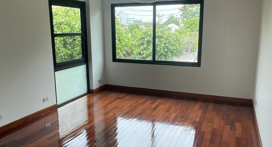 For sale 4 bedrooms house in Lat Phrao, Bangkok