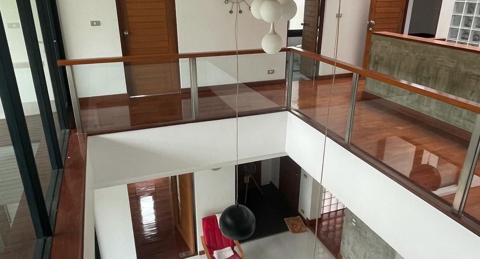 For sale 4 bedrooms house in Lat Phrao, Bangkok