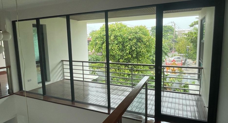 For sale 4 bedrooms house in Lat Phrao, Bangkok
