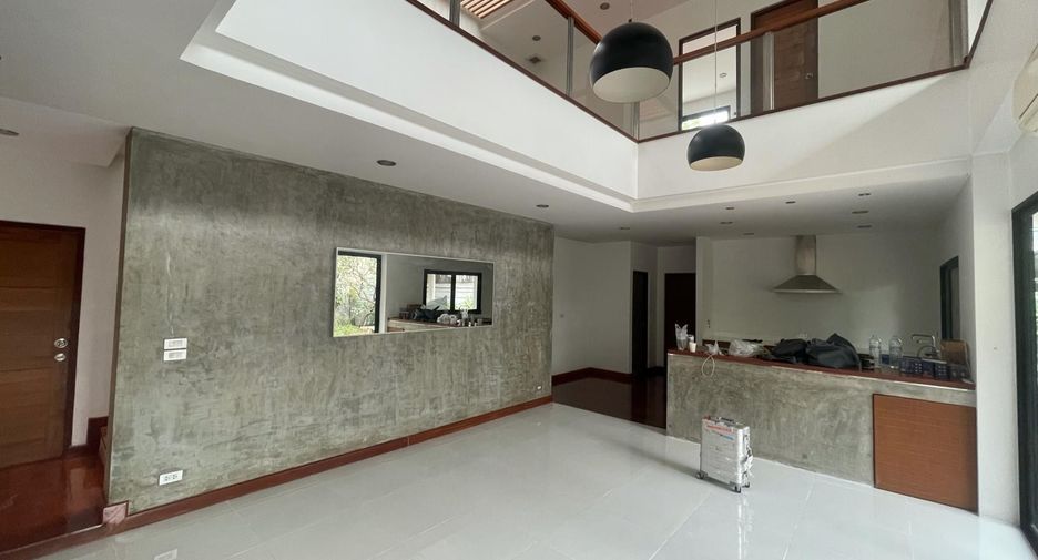 For sale 4 bedrooms house in Lat Phrao, Bangkok