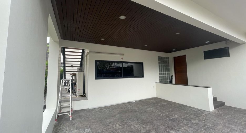 For sale 4 bedrooms house in Lat Phrao, Bangkok