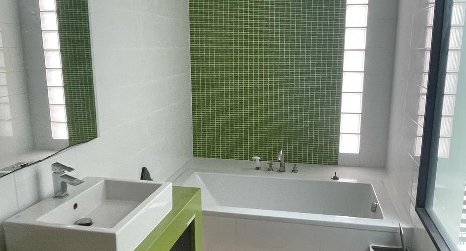 For sale 4 bedrooms house in Lat Phrao, Bangkok