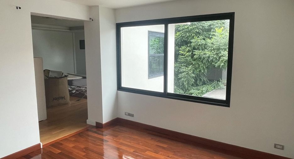 For sale 4 bedrooms house in Lat Phrao, Bangkok