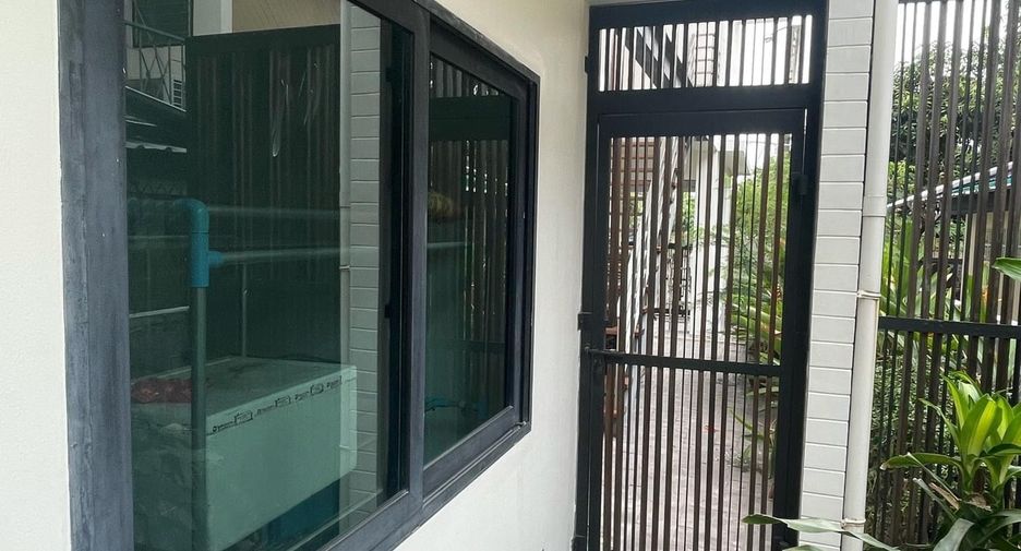 For sale 4 bedrooms house in Lat Phrao, Bangkok