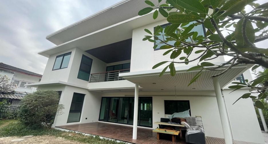 For sale 4 bedrooms house in Lat Phrao, Bangkok