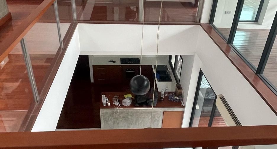 For sale 4 bedrooms house in Lat Phrao, Bangkok