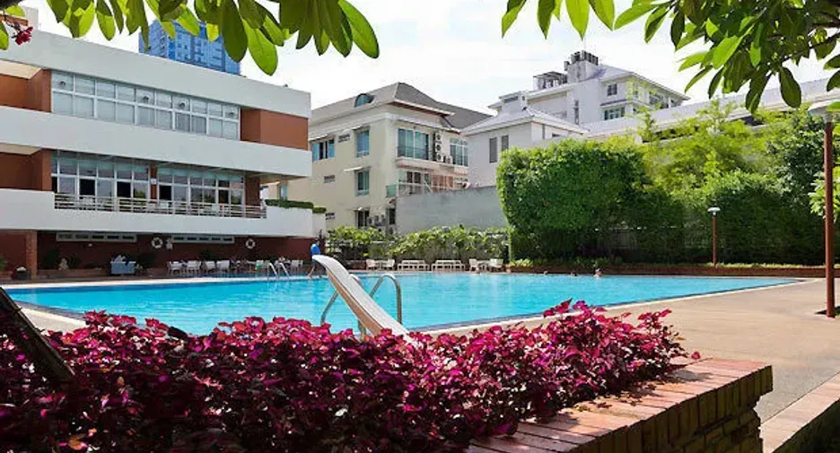For sale 4 bedrooms condo in Watthana, Bangkok
