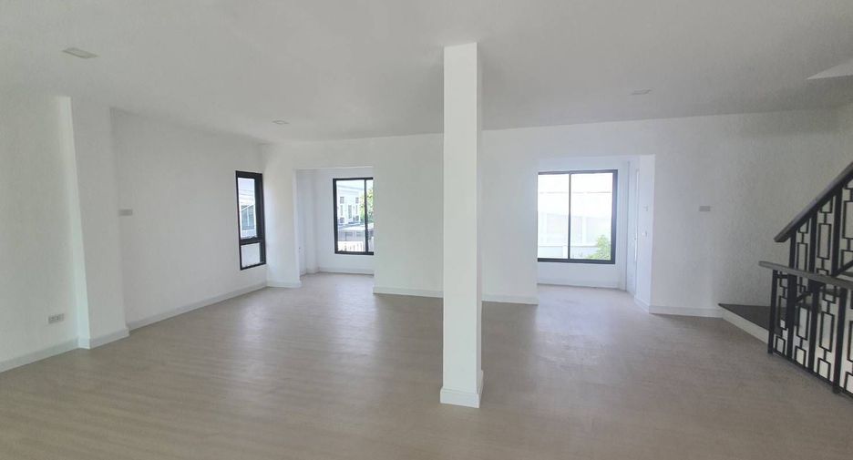 For sale 3 bedrooms townhouse in Saphan Sung, Bangkok