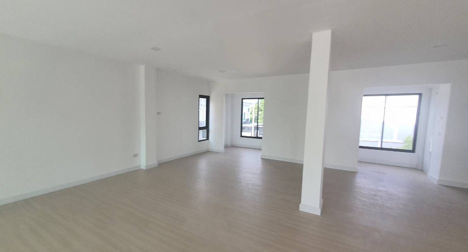 For sale 3 bedrooms townhouse in Saphan Sung, Bangkok
