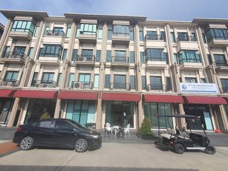 Reihenhaus zum Kauf mit 3 Zimmer in Saphan Sung, Bangkok