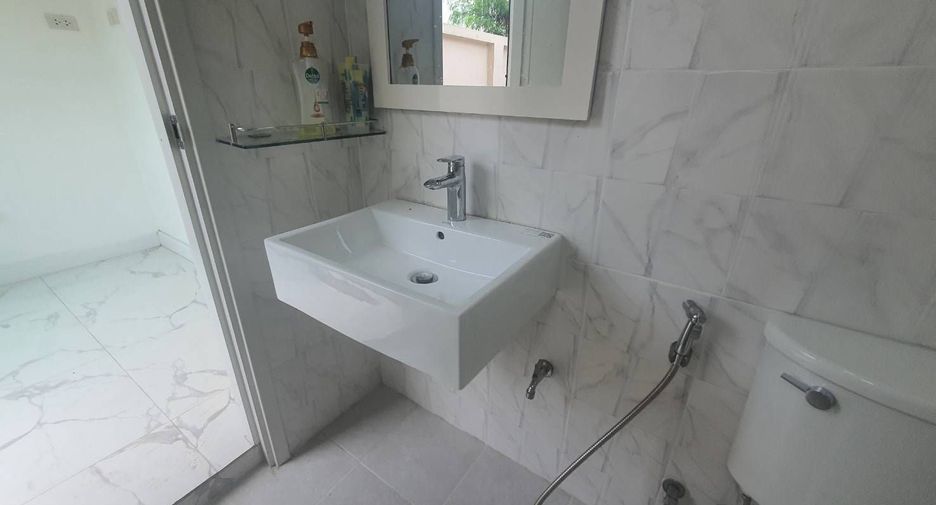 For sale 3 bedrooms townhouse in Saphan Sung, Bangkok