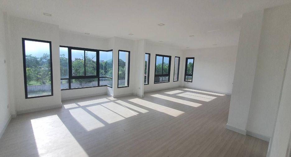 For sale 3 bedrooms townhouse in Saphan Sung, Bangkok