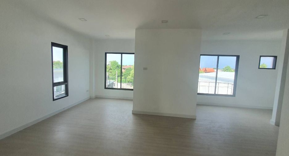 For sale 3 bedrooms townhouse in Saphan Sung, Bangkok