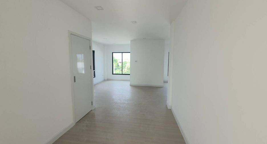 For sale 3 bedrooms townhouse in Saphan Sung, Bangkok