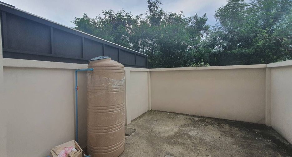 For sale 3 bedrooms townhouse in Saphan Sung, Bangkok