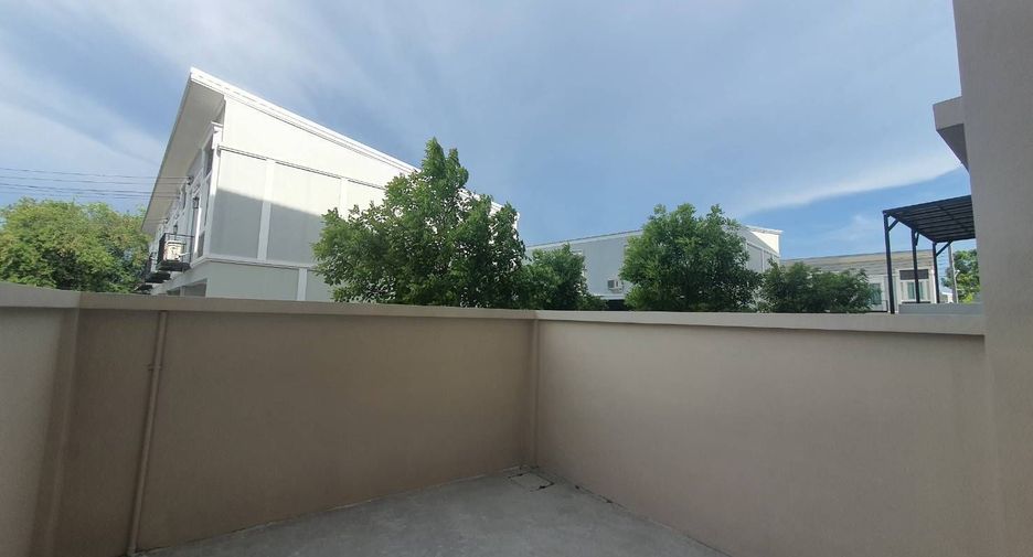 For sale 3 bedrooms townhouse in Saphan Sung, Bangkok
