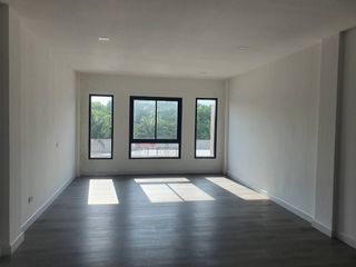 Reihenhaus zum Kauf mit 3 Zimmer in Saphan Sung, Bangkok