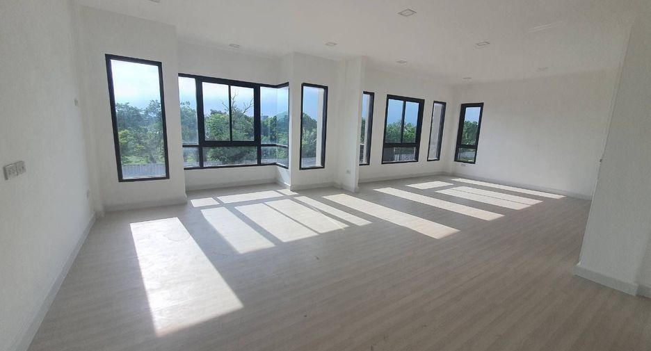 For sale 3 bedrooms townhouse in Saphan Sung, Bangkok