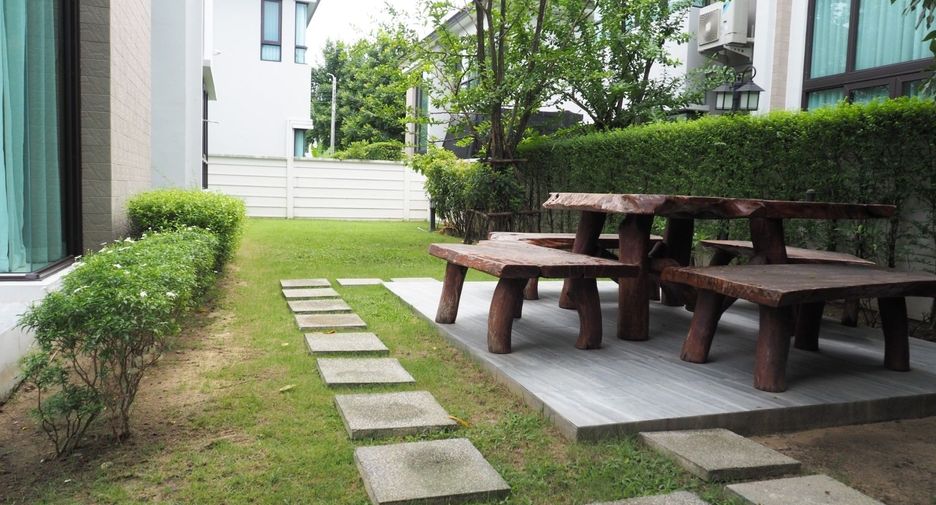 For sale 4 bedrooms house in Taling Chan, Bangkok