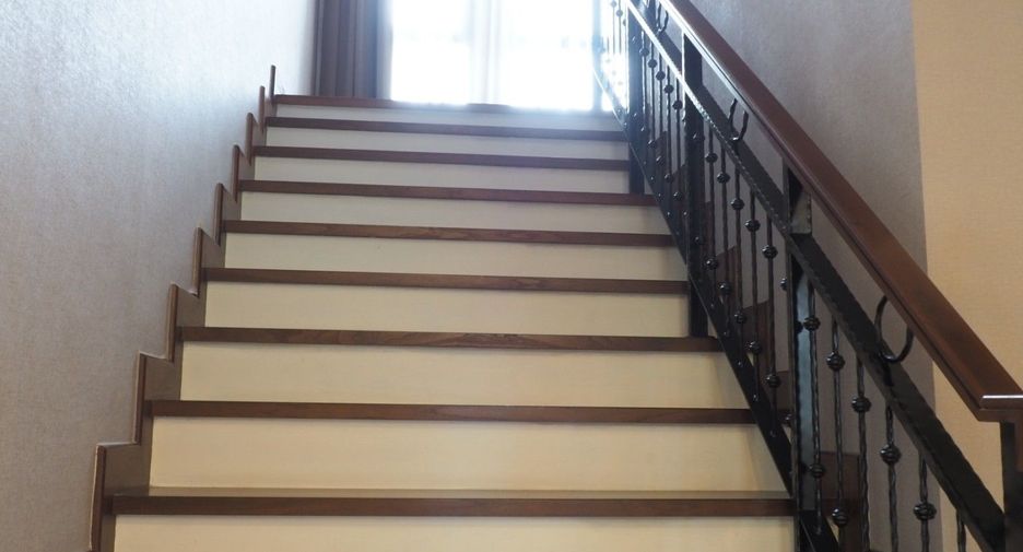 For sale 4 bedrooms house in Taling Chan, Bangkok