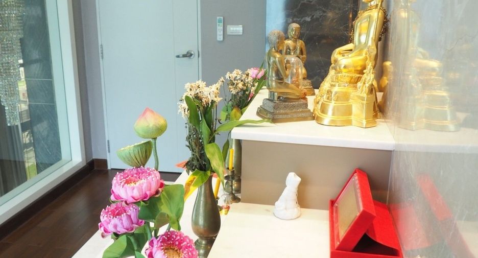 For sale 4 bedrooms house in Taling Chan, Bangkok