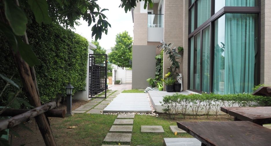 For sale 4 bedrooms house in Taling Chan, Bangkok