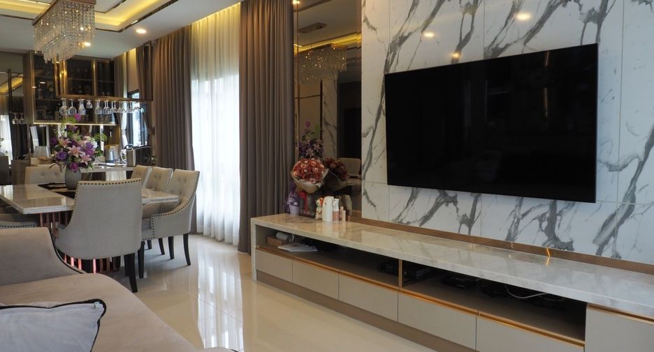For sale 4 bedrooms house in Taling Chan, Bangkok