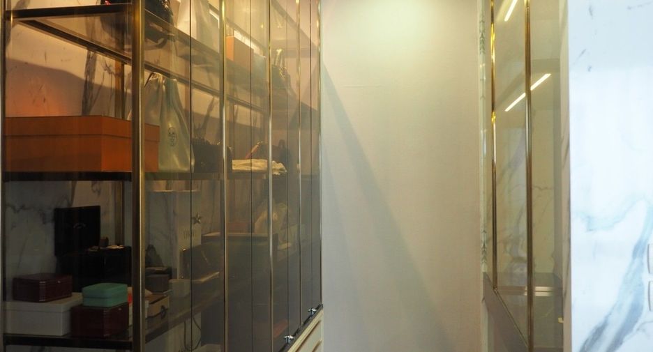 For sale 4 bedrooms house in Taling Chan, Bangkok